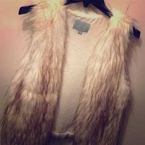 SKIES ARE BLUE Faux Fur Vest